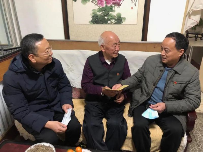 弘義集團開展春節(jié)前走訪慰問生活困難黨員、老黨員、老干部活動